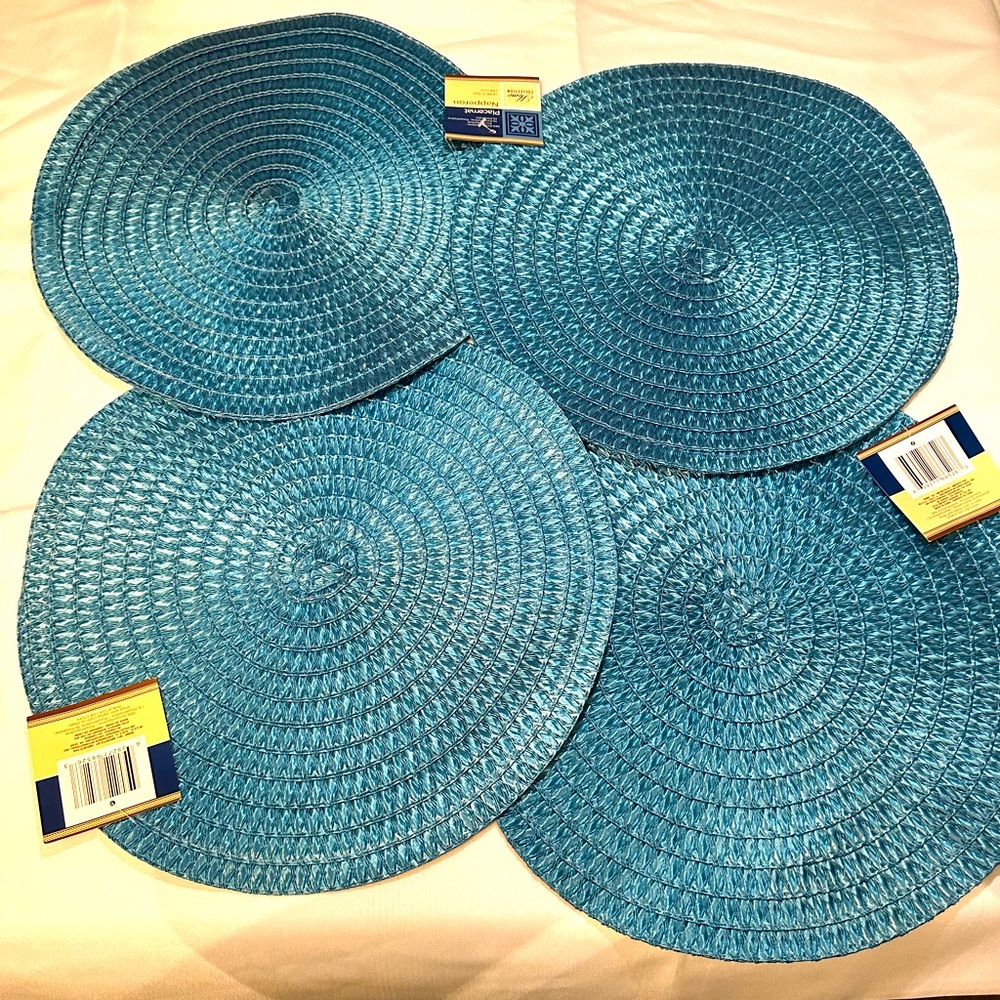 Set of 4 Round Turquoise Placemats (15 inches diameter) new with tags